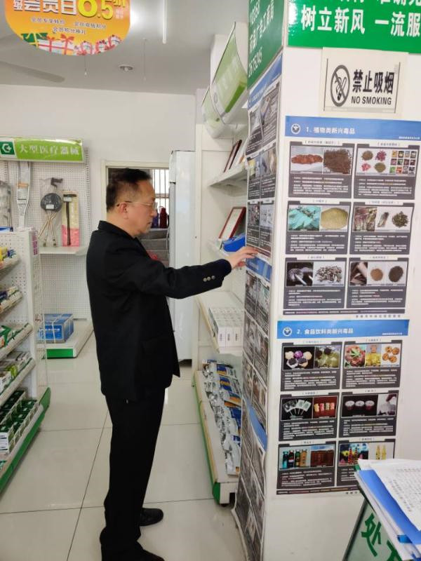 淮南謝家集區(qū)望峰崗市場監(jiān)督管理所積極開展以“護(hù)苗助老”為主題廣告清理整治行動(dòng)  ------“我為群眾辦實(shí)事”實(shí)踐活動(dòng)