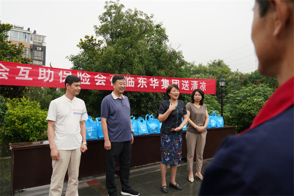 淮南：職工保險(xiǎn)互助會(huì)開展“夏送清涼，關(guān)愛會(huì)員”活動(dòng)