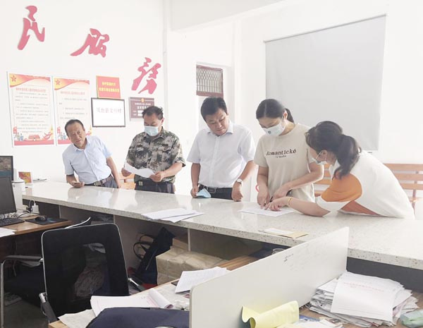 淮南市鳳臺縣縣長熊壽宏暗訪督導疫苗接種工作