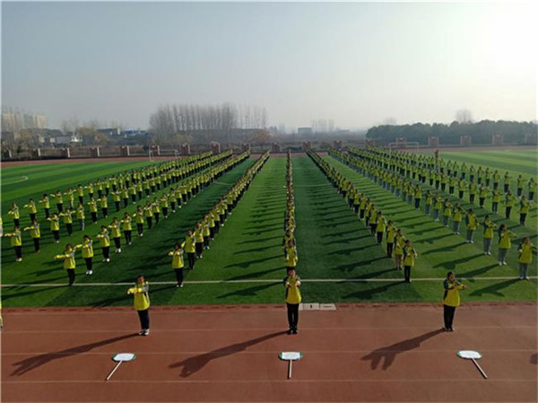 淮南實驗中學(xué)：創(chuàng)全國文明校園 辦人民滿意教育