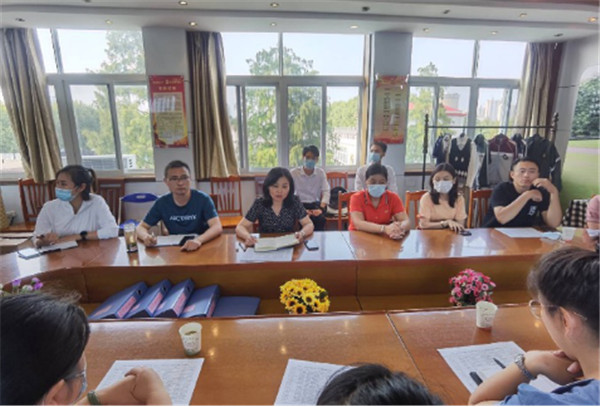 淮南市淮師附小洞山校區(qū)召開延時(shí)服務(wù)專題會(huì)議