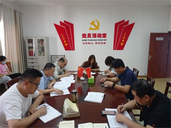 淮南市失業(yè)保險(xiǎn)中心黨支部組織傳達(dá)學(xué)習(xí)市第十一次黨代會(huì)精神