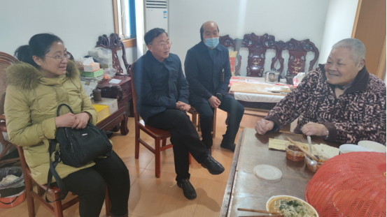 淮南市中小企業(yè)發(fā)展促進(jìn)中心領(lǐng)導(dǎo)班子走訪慰問(wèn)離休干部