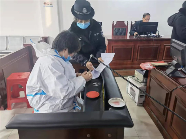淮南壽縣一位90后女收銀員高消費(fèi)，挪用資金百余萬(wàn)受審