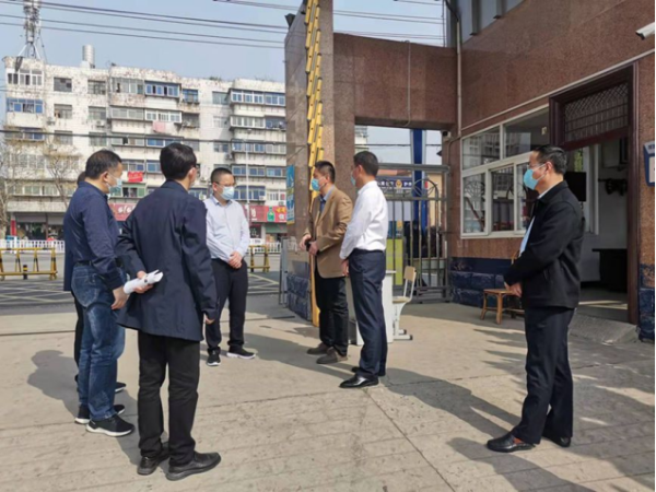 淮南市人民政府副市長(zhǎng)王啟超率隊(duì)在淮南五中開展疫情防控督導(dǎo)工作