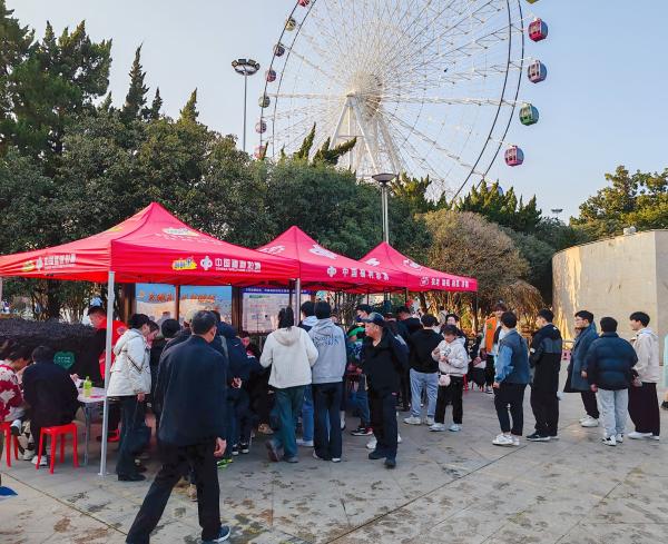 淮南福彩“出站銷(xiāo)售”春節(jié)人氣旺