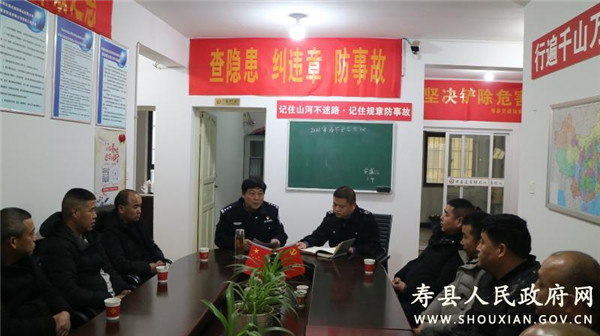 淮南壽縣公安局交管大隊開展交通安全宣傳進(jìn)企業(yè)活動