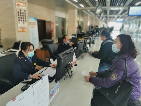 淮南：新春開(kāi)工第一天，市市場(chǎng)監(jiān)管局注冊(cè)登記窗口凝心聚力優(yōu)服務(wù)