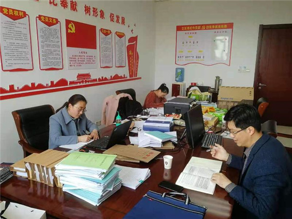 淮南市農(nóng)業(yè)農(nóng)村局審計(jì)組臨時(shí)黨支部開展學(xué)法活動(dòng)