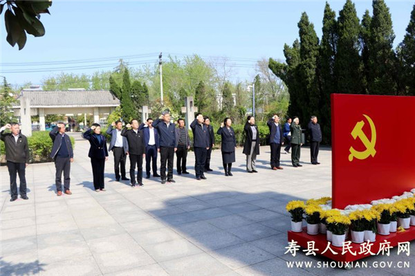 淮南：胡春華在小甸鎮(zhèn)主持召開縣委理論學(xué)習(xí)中心組學(xué)習(xí)會(huì)議