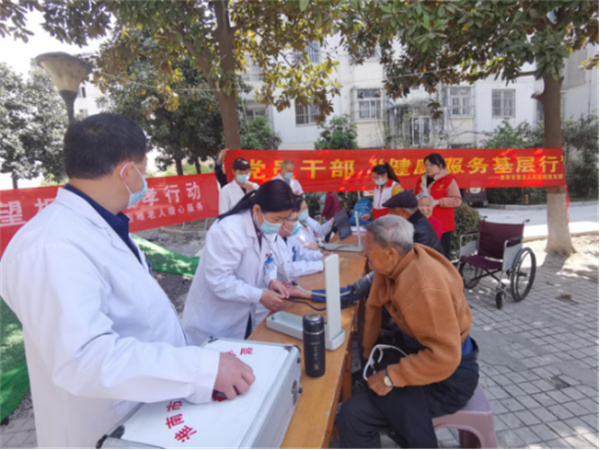 淮南市五院深入社區(qū)開展健康義診活動(dòng)